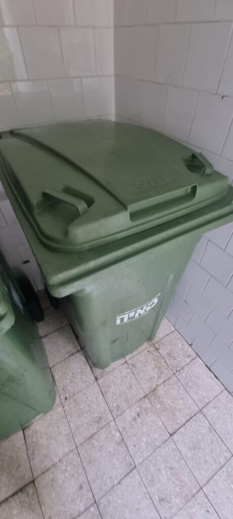 ניקוי פחי אשפה